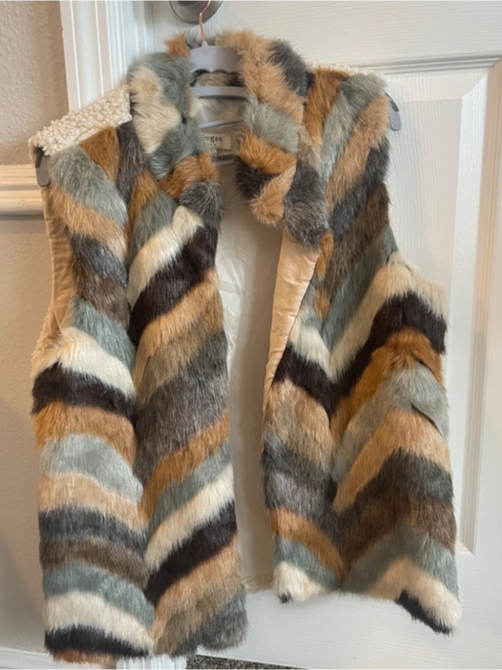 Umgee Neutral Chevron Faux Fur Sherpa Vest NWOT